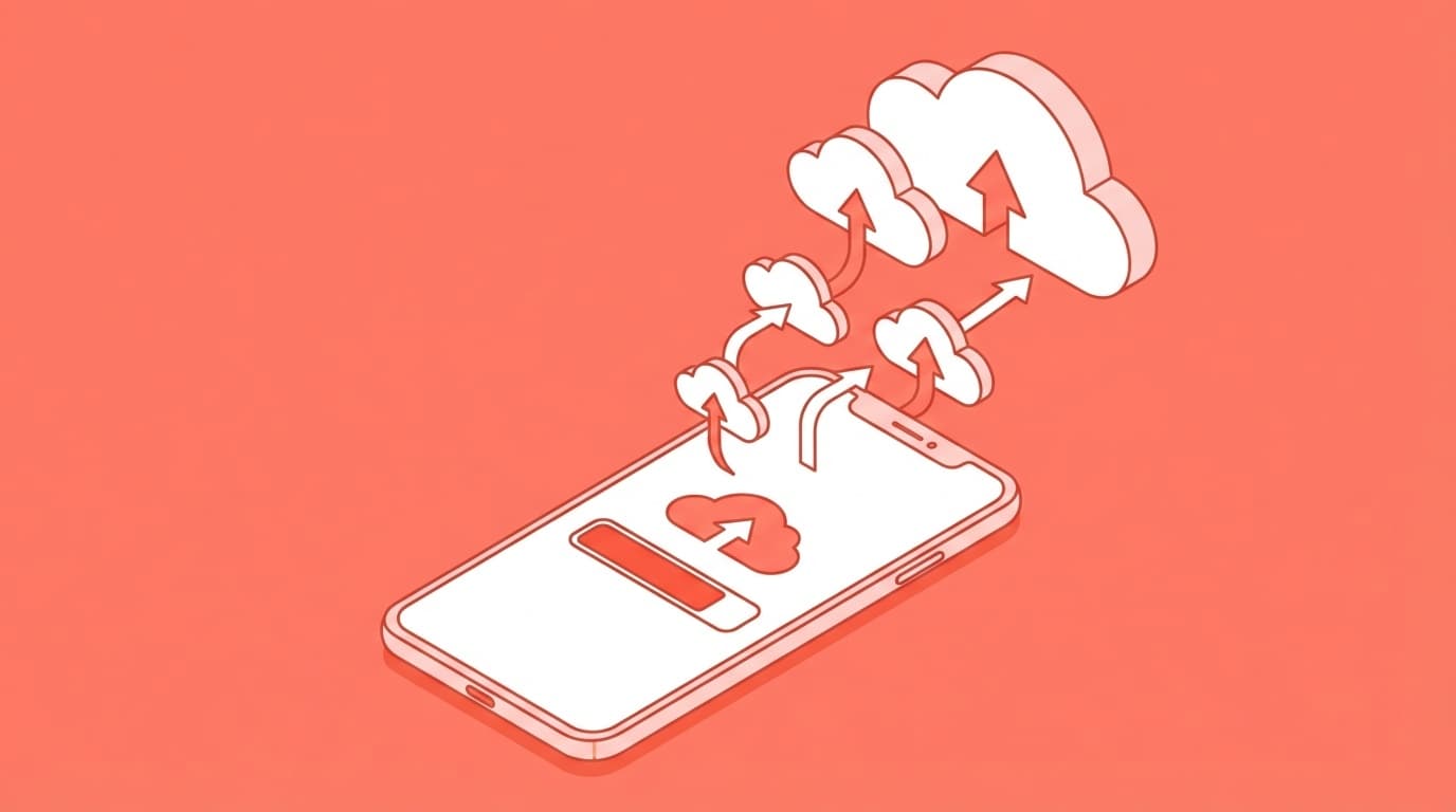 スマホのストレージ容量がいっぱいでクラウドにデータを移すイメージイラスト